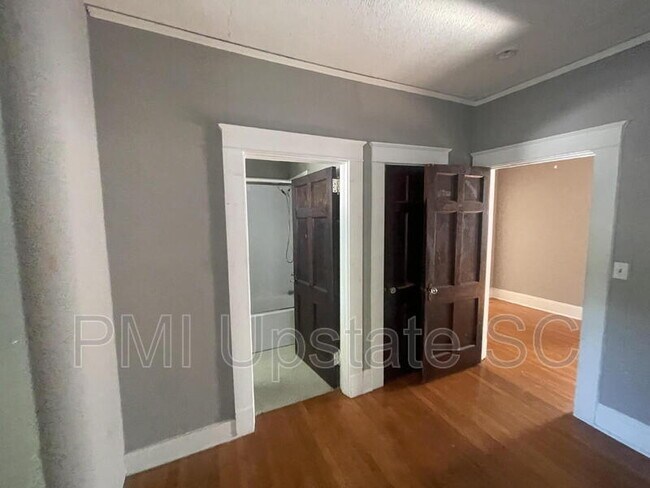 Building Photo - 181 N Fairview Ave