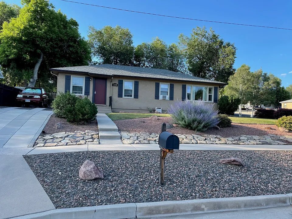 Building Photo - 2330 E Yampa St