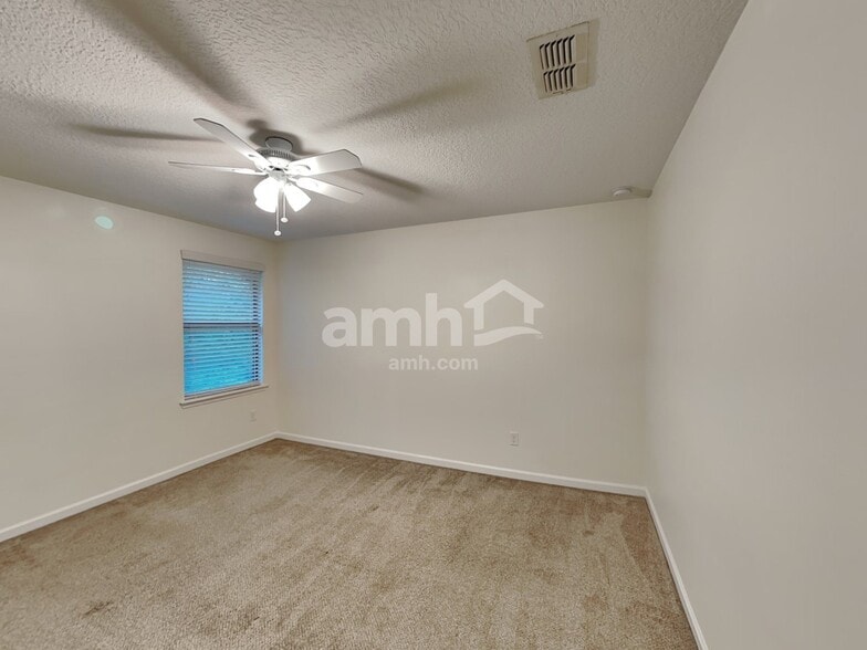 Building Photo - 235 Buck Run Way