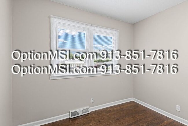 Building Photo - Welcome home to this beautifully updated 3-bedroom home in Kansas City, KS!
