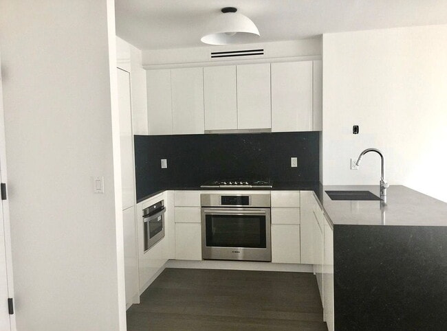 Building Photo - 385 1st Ave