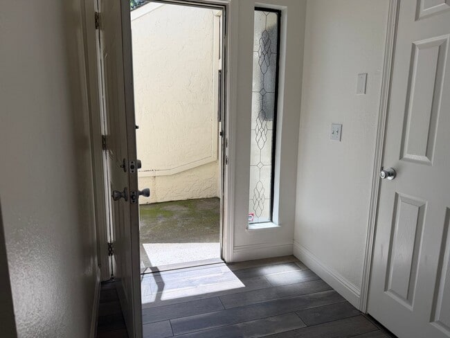 Building Photo - Gorgeous 2 bedroom 2 bath duplex in the trees