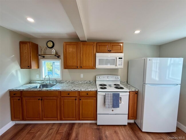 Building Photo - 5 Schradin Hill