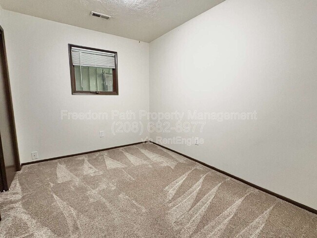 Building Photo - 2707 Fairway Dr