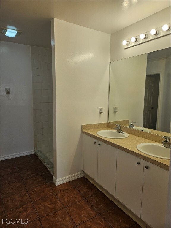 Building Photo - 2511 Sunniland Blvd