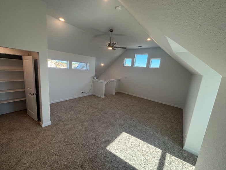 Building Photo - 9409 Chatside