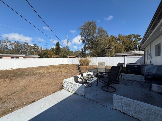 Building Photo - 2893 Webley Dr NE