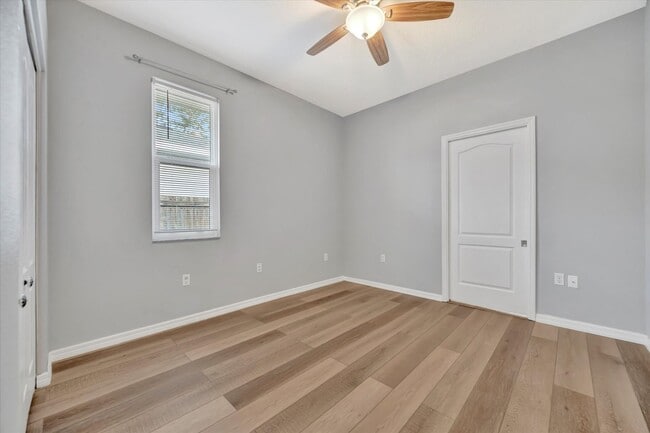 Building Photo - Beautiful 4 bed/ 2.5 bath Rental ~ Sarasota