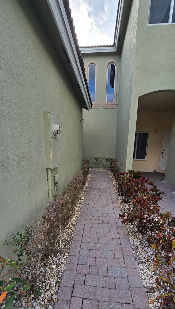 Building Photo - 2344 SE 16th Terrace