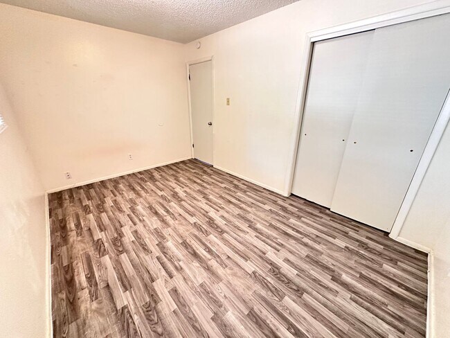 Building Photo - 3215 Morris St NE