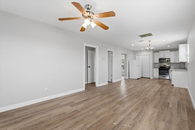 Building Photo - 8902 Courtney Dr