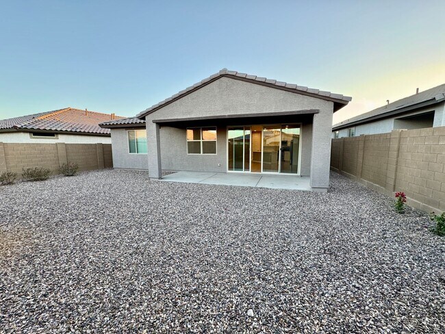 Building Photo - Beautiful Single Level Home Near Verrado!