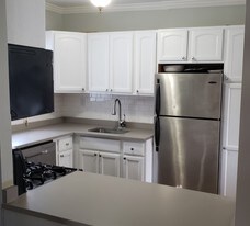 Building Photo - 35 Patiky St