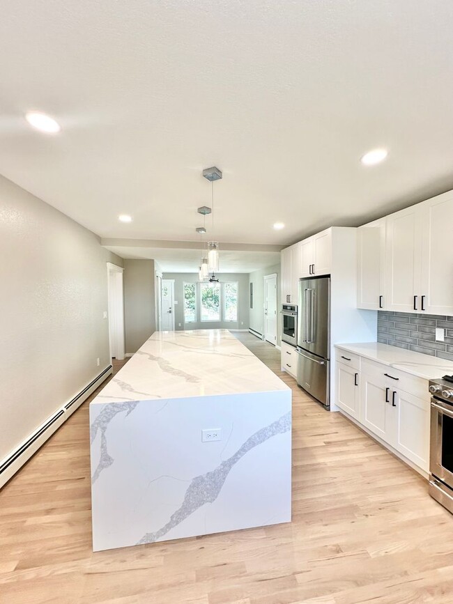 Building Photo - Move In Ready fully remodeled home for ren...