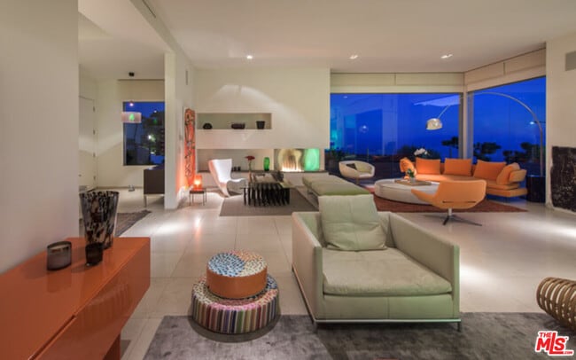 Building Photo - 1099 Vista Grande Dr