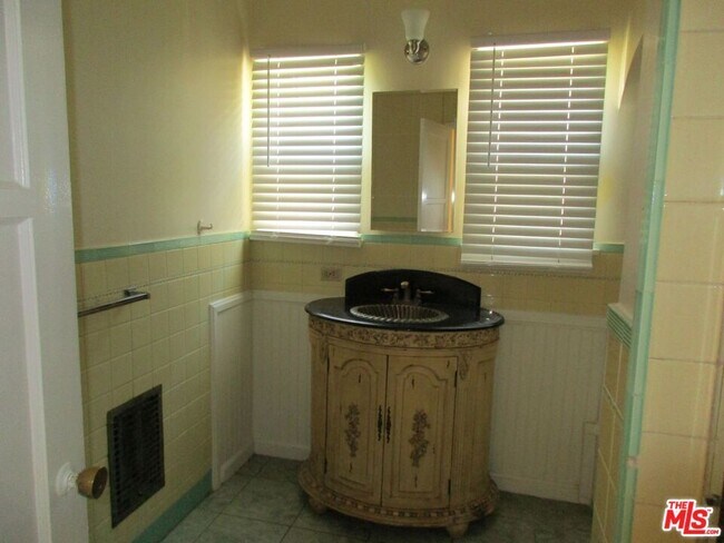 Building Photo - 5108 Valley Ridge Ave