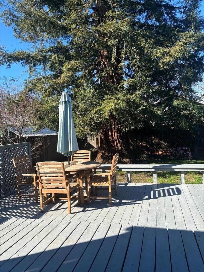 Building Photo - 139 D St