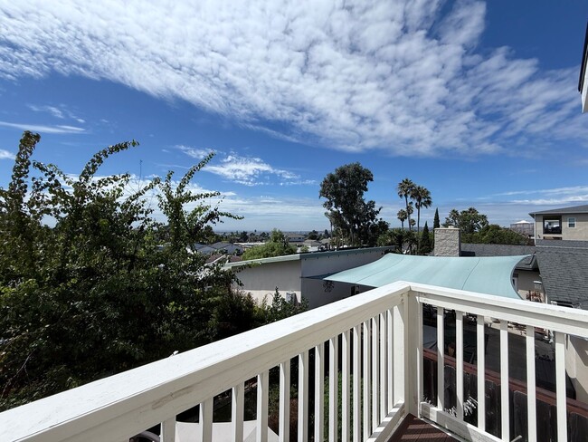 Building Photo - Fully Furnished 4-Bedroom Home in Bay Park...