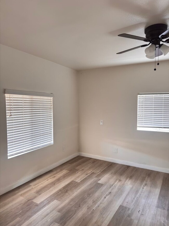 Building Photo - 1060 McFarland Ave