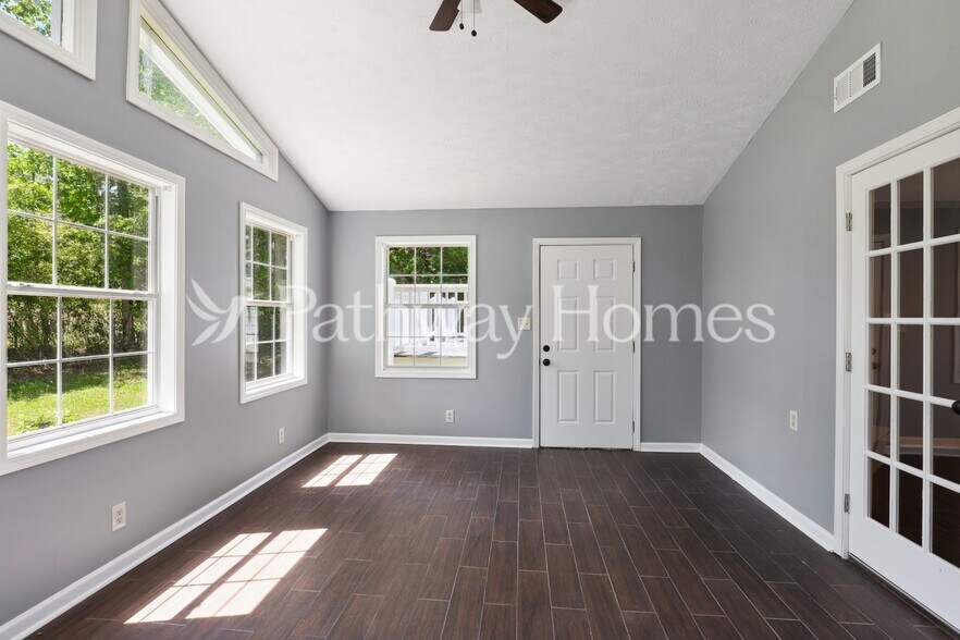 Building Photo - 4254 Southvale Dr