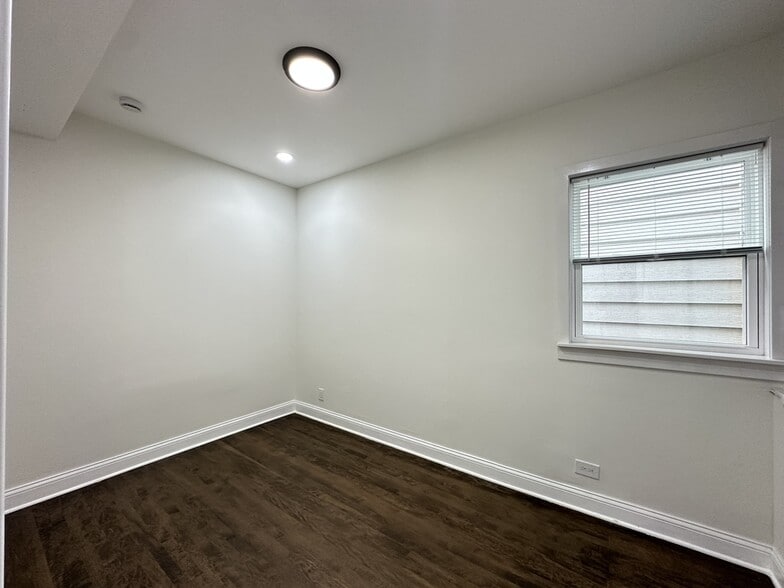 Building Photo - 2317 N Keeler Ave