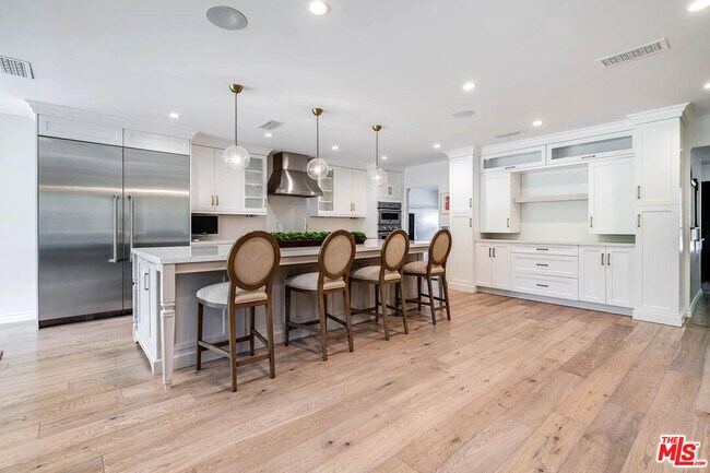 Building Photo - 4239 McFarlane Ave