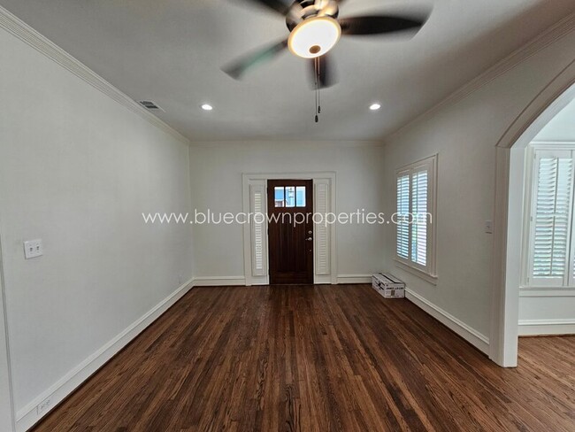 Building Photo - 5525 Richmond Ave