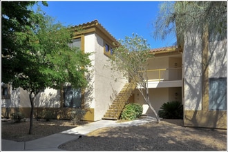 Building Photo - Unfurnished 3 bed 2 bath with washer/dryer