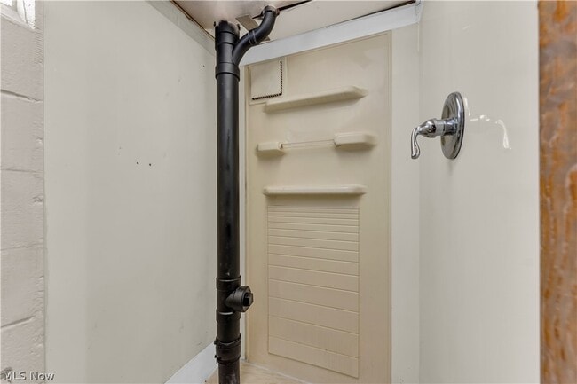 Building Photo - 21980 Ivan Ave