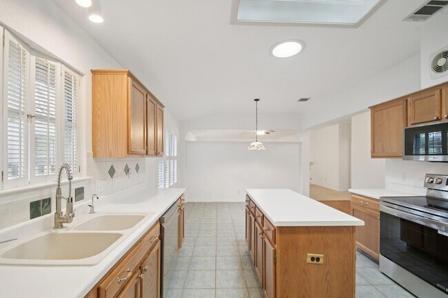 Building Photo - 1300 Leah Ln