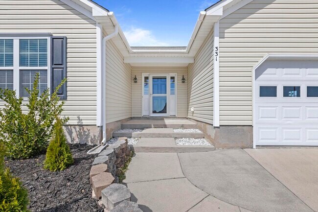 Building Photo - 331 Rose Bud Ln