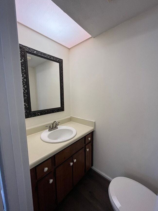 Building Photo - Recently Renovated Hendersonville Condo