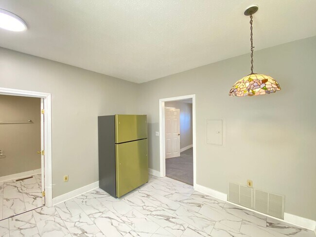 Building Photo - 7 Commercial St