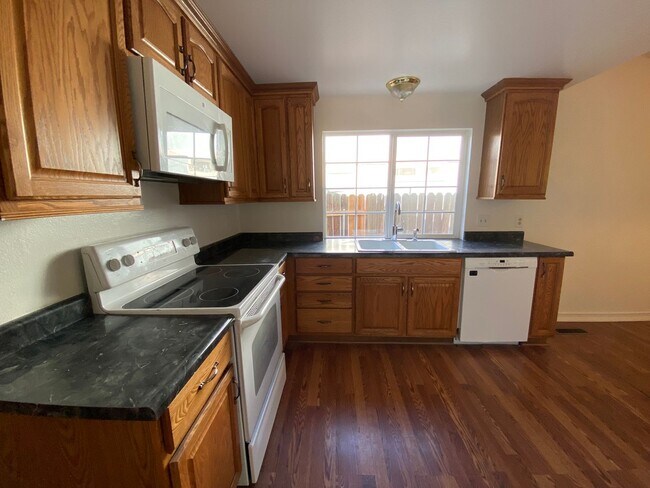 Building Photo - 843 Glen Martin Dr