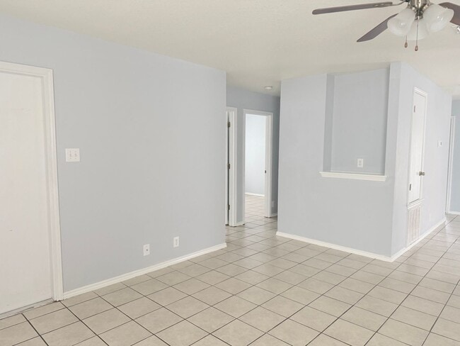 Building Photo - 10607 Shaenview