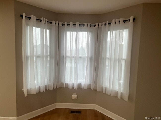 Building Photo - 706 Willow Pond Dr