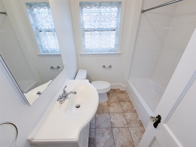 Building Photo - 1728 Hawthorne St