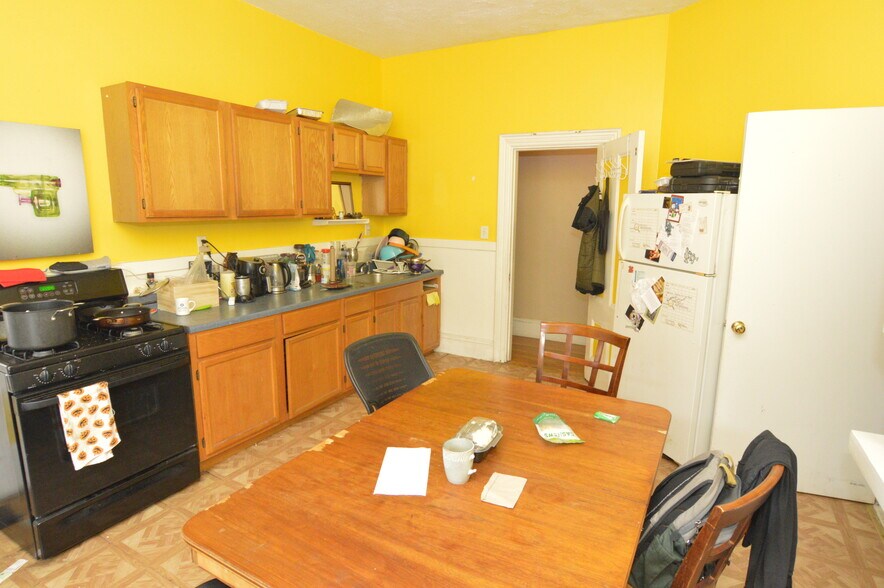 Primary Photo - 32 Linden St