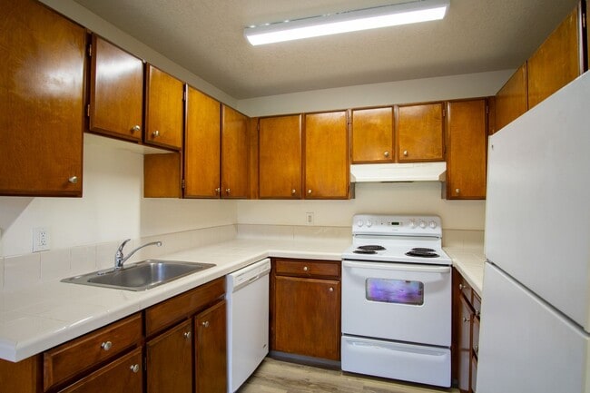 Building Photo - 9120 SW Becker Dr