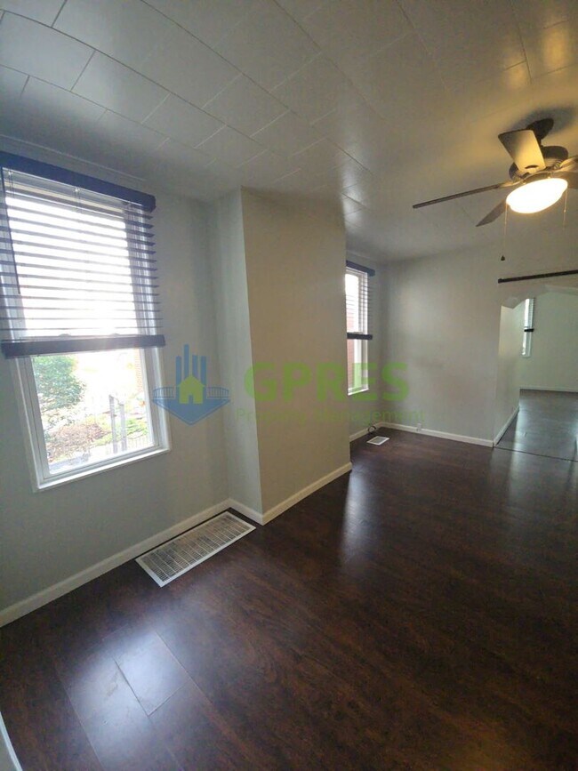 Building Photo - 119 E Sherman St