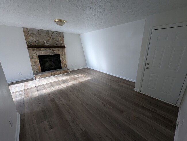 Building Photo - 180 Nicole Cir