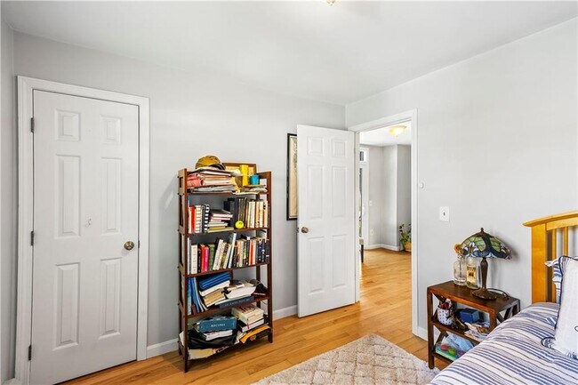 Building Photo - 46 Thurston Ave