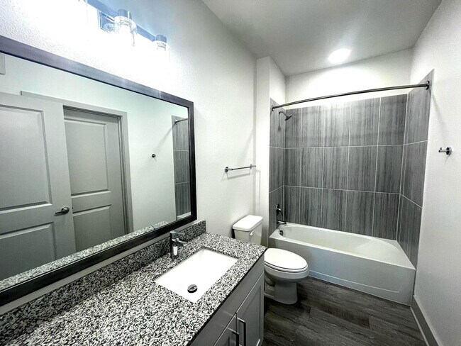 Building Photo - 2601 N Austin Ave