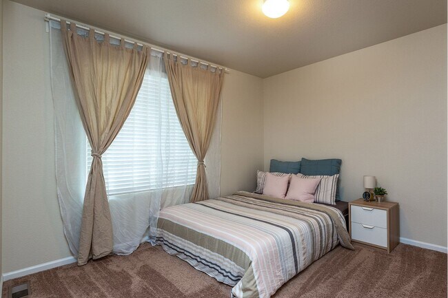 Building Photo - Single Family Home For Rent in Lorson Ranc...