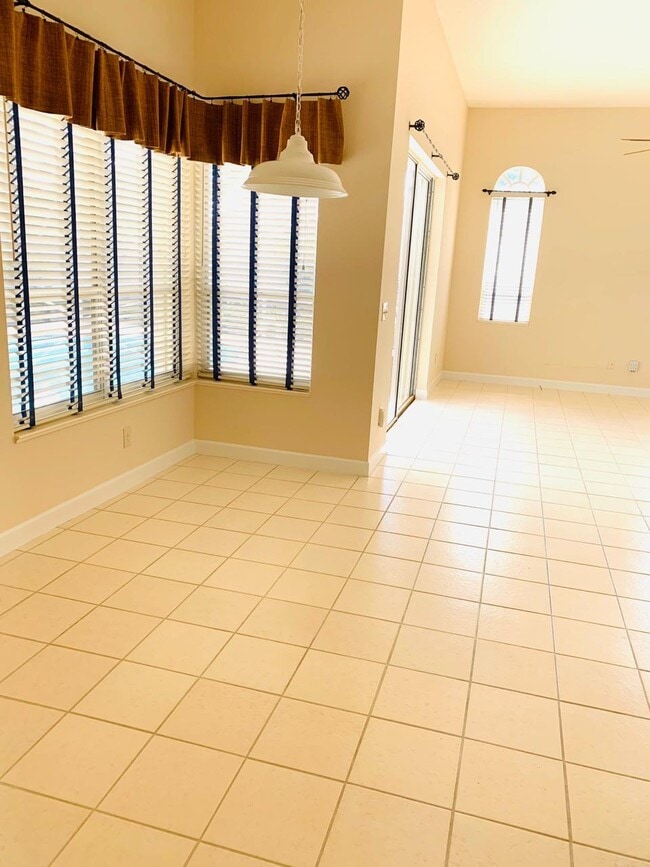 Building Photo - 9456 Lake Serena Dr