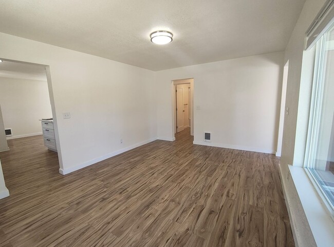 Building Photo - Adorable 2 Bedroom 1 Bath Single Story Hou...