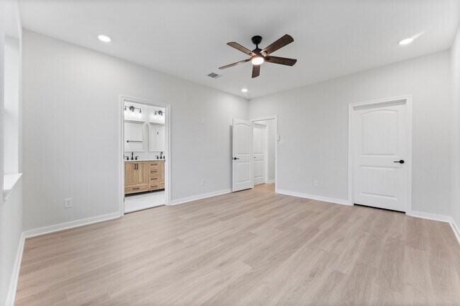 Building Photo - 14839 Spica Ct
