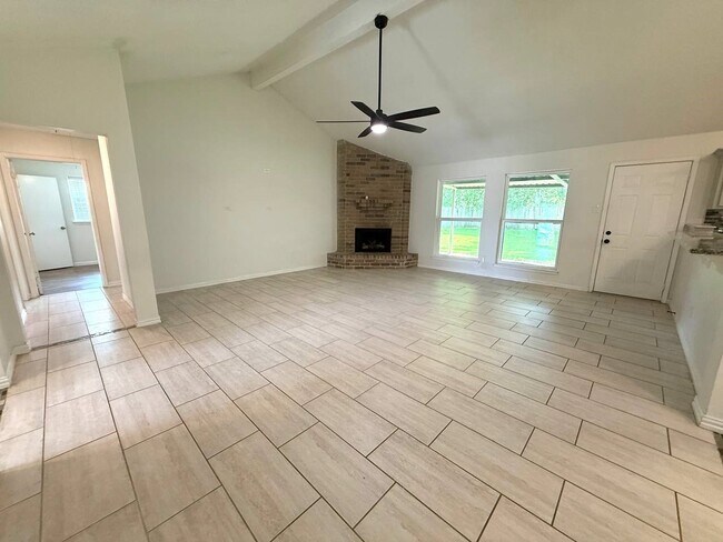 Building Photo - 646 Fair Oak Dr