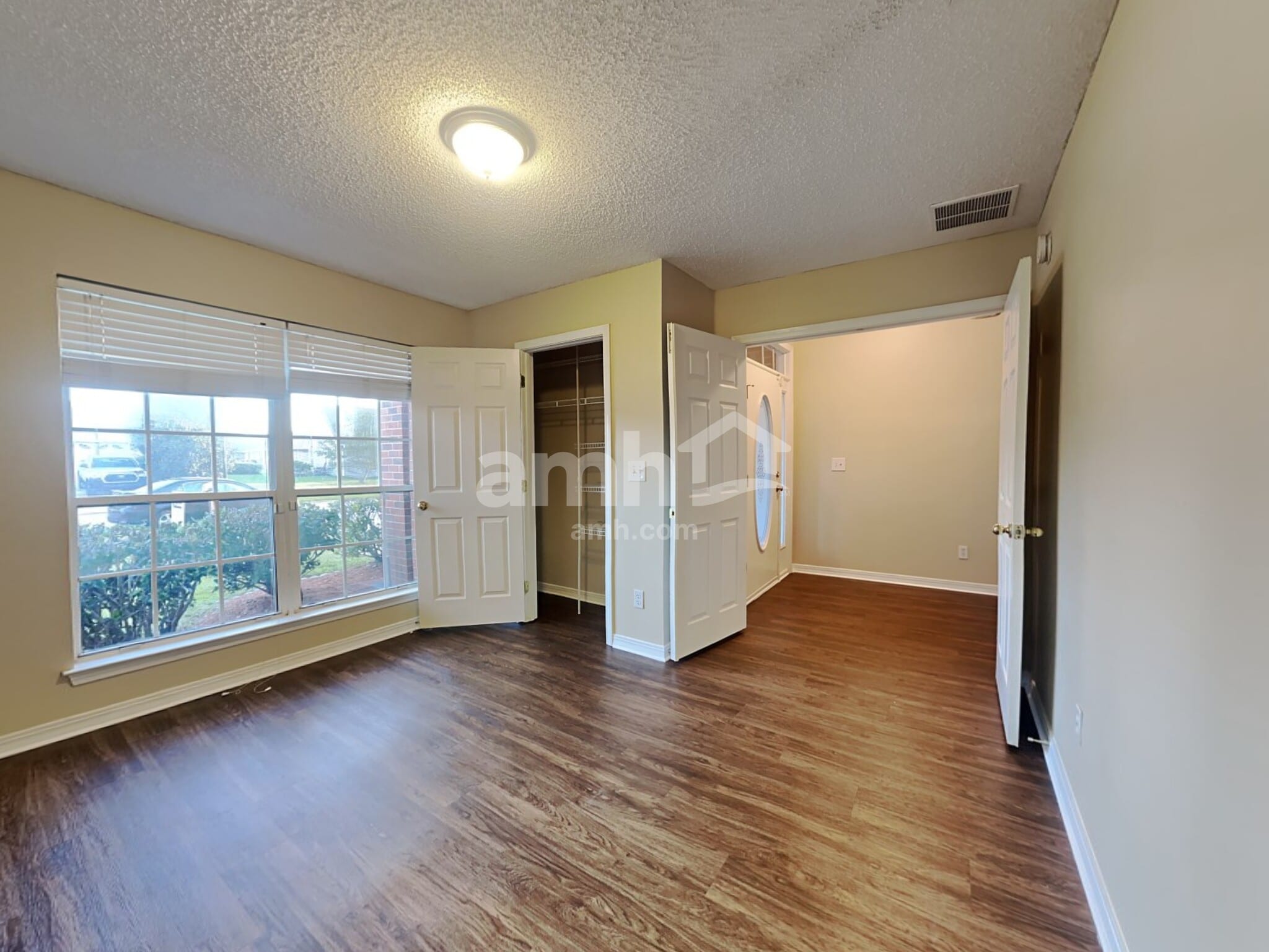 Building Photo - 6265 Ironside Dr N