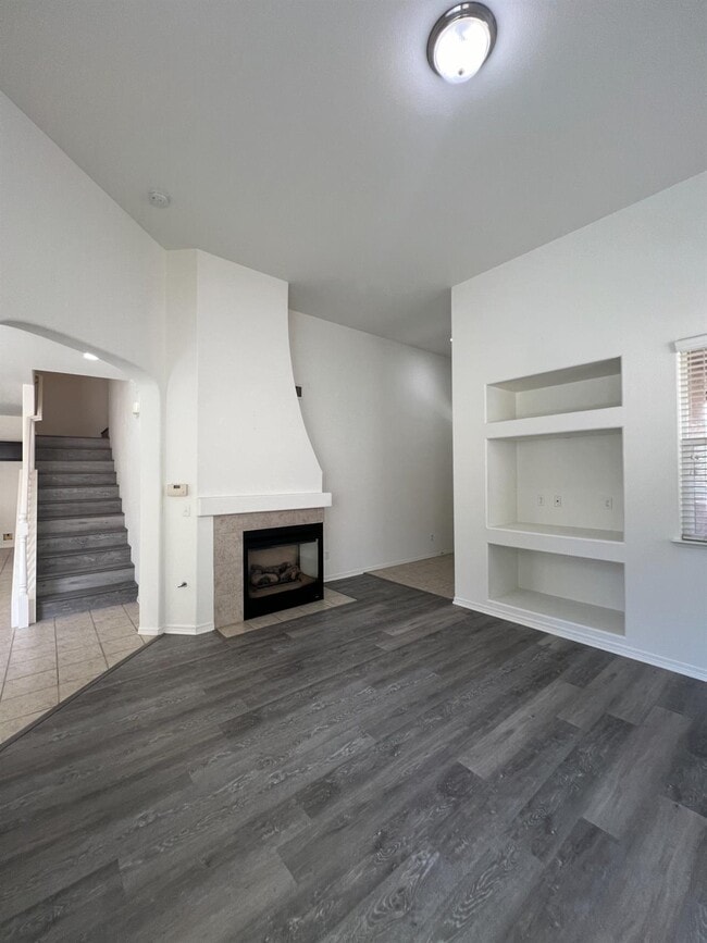 Building Photo - 3621 W Pomegranate Ln